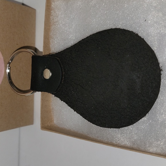 Crowned Free Logo Leather Keychain - Picture 4 of 4